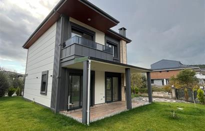 GÜRE'DE BUTİK SİTEDE DOĞA MANZARALI BAHÇESİ OLAN VİLLA