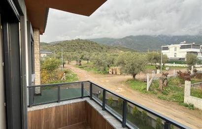 GÜRE'DE BUTİK SİTEDE DOĞA MANZARALI BAHÇESİ OLAN VİLLA