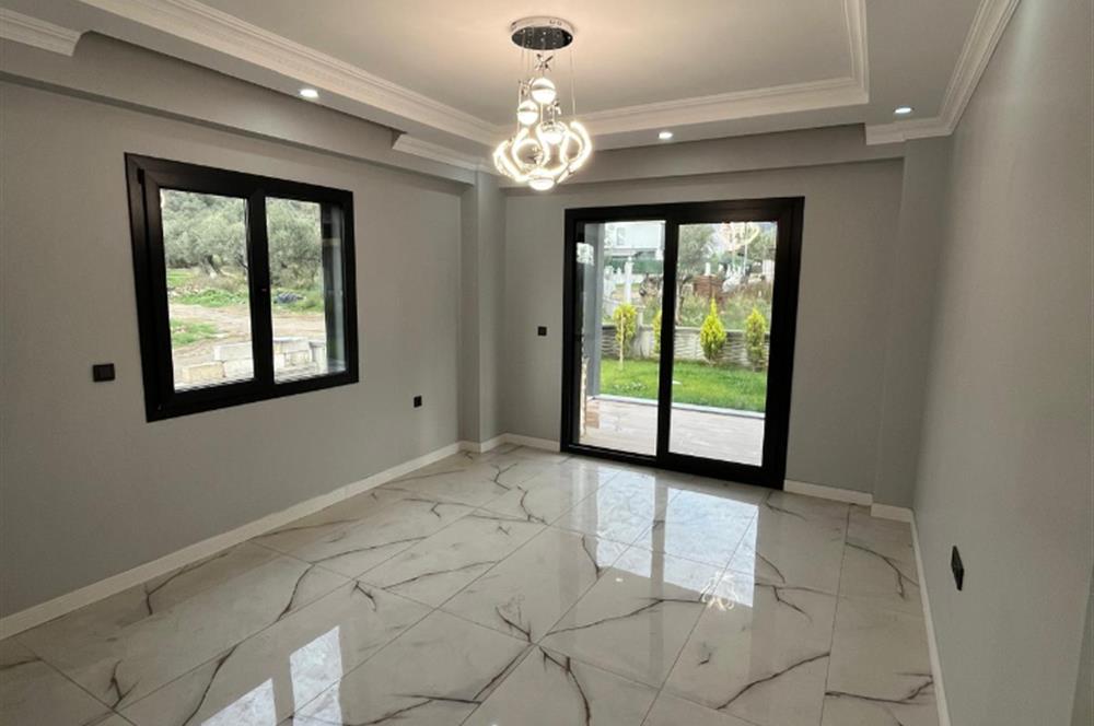 GÜRE'DE BUTİK SİTEDE DOĞA MANZARALI BAHÇESİ OLAN VİLLA