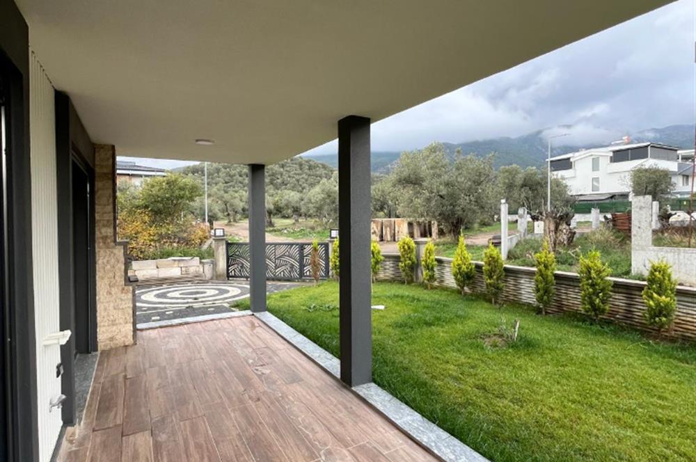 GÜRE'DE BUTİK SİTEDE DOĞA MANZARALI BAHÇESİ OLAN VİLLA