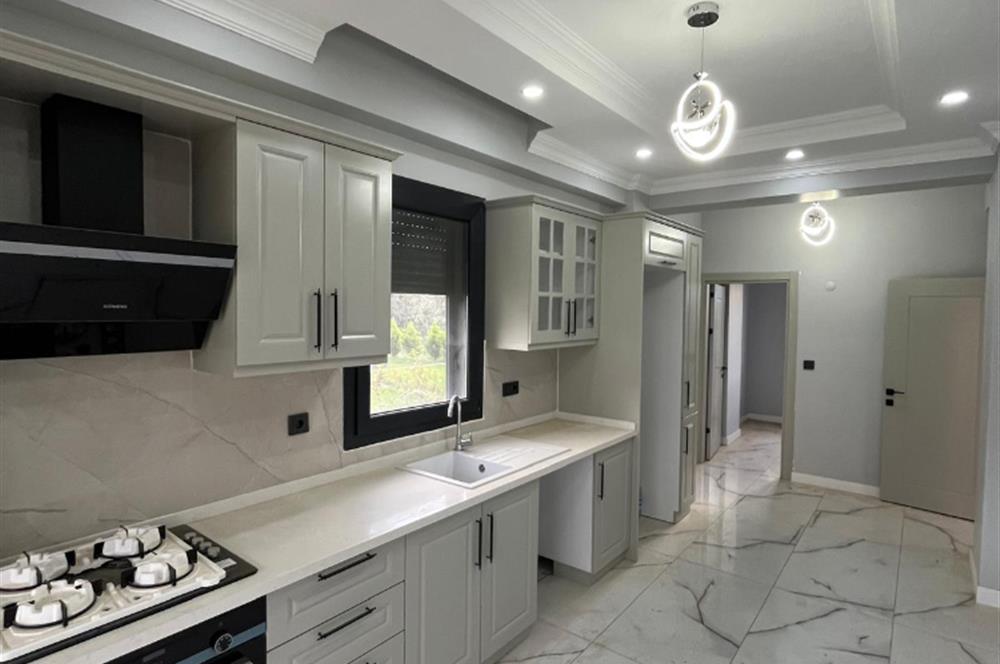 GÜRE'DE BUTİK SİTEDE DOĞA MANZARALI BAHÇESİ OLAN VİLLA