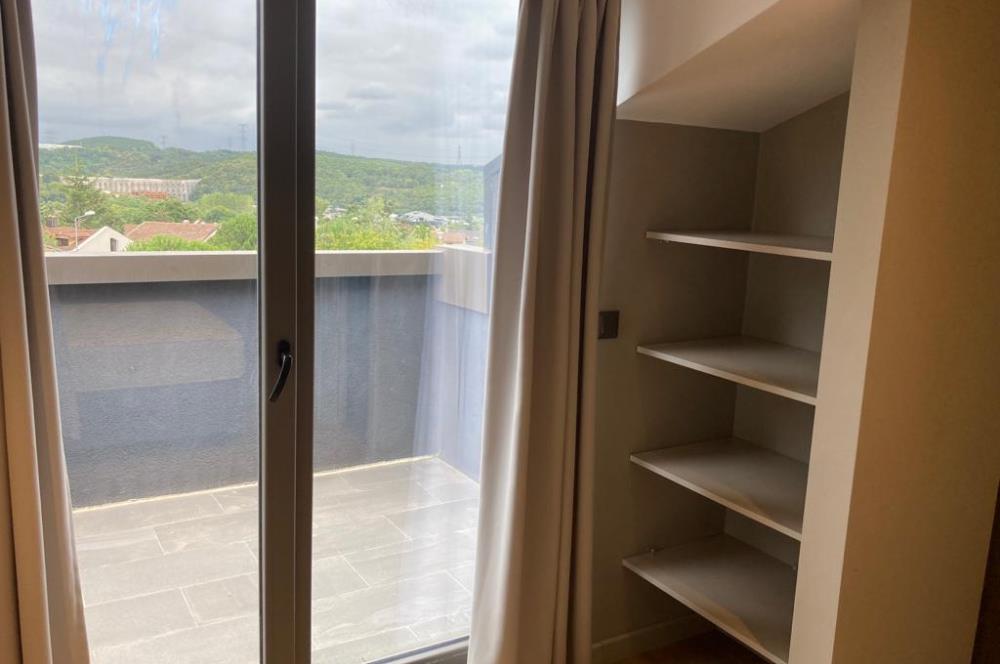 HIM SUITES KEMERBURGAZ da 1+1 EŞYALI ÇATI DUBLEKSİ