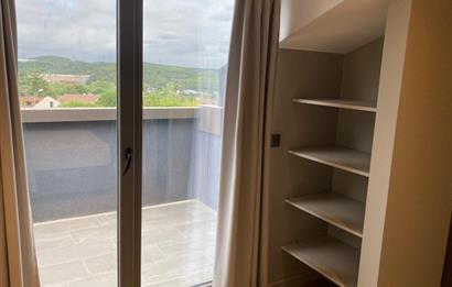 HIM SUITES KEMERBURGAZ da 1+1 EŞYALI ÇATI DUBLEKSİ