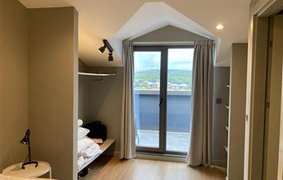 HIM SUITES KEMERBURGAZ da 1+1 EŞYALI ÇATI DUBLEKSİ