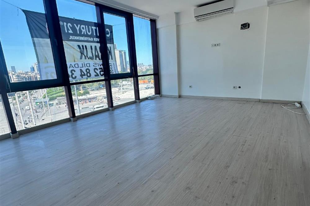 TAKSİM MEYDANINDA KİRALIK NEZİH BİR OFİS