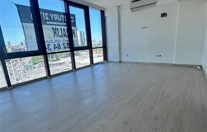 TAKSİM MEYDANINDA KİRALIK NEZİH BİR OFİS