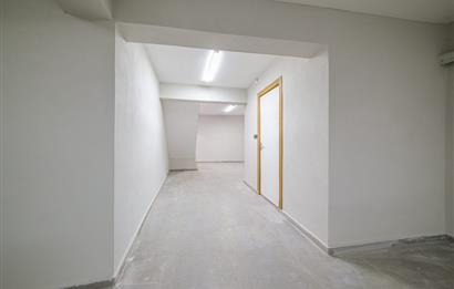 Çağlayan Vatan Caddesinde reklam değeri yüksek satılık dükkan. 