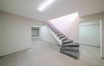 Çağlayan Vatan Caddesinde reklam değeri yüksek satılık dükkan. 