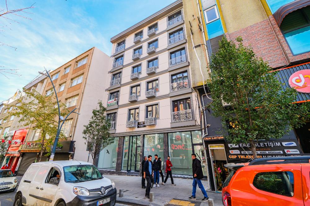 Çağlayan Vatan Caddesinde reklam değeri yüksek satılık dükkan. 