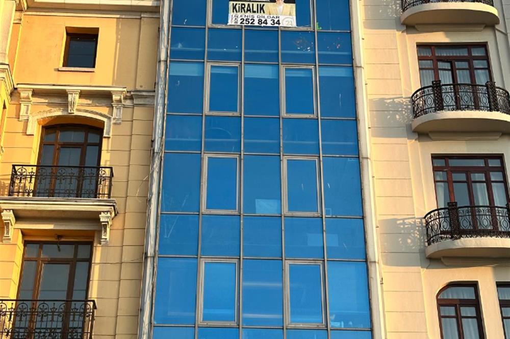 TAKSİM MEYDANINDA KİRALIK NEZİH BİR OFİS