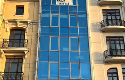 TAKSİM MEYDANINDA KİRALIK NEZİH BİR OFİS