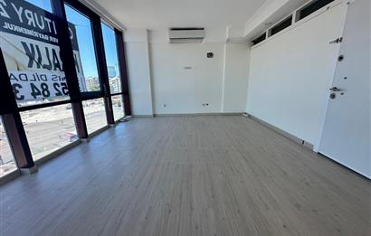 TAKSİM MEYDANINDA KİRALIK NEZİH BİR OFİS
