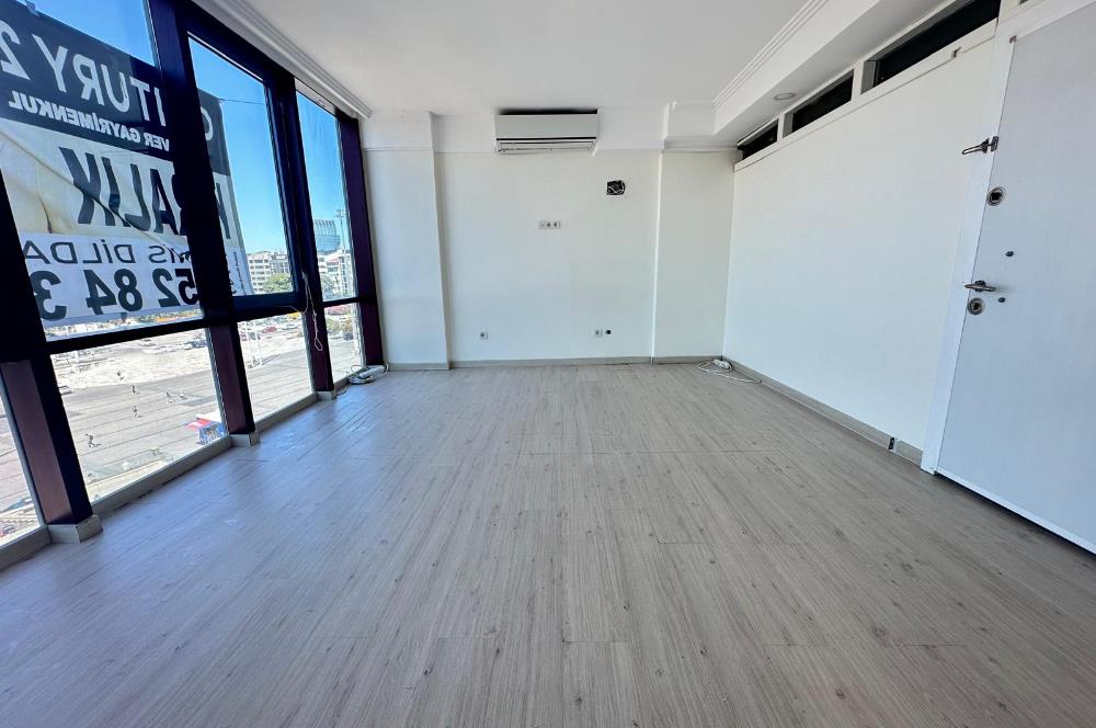 TAKSİM MEYDANINDA KİRALIK NEZİH BİR OFİS