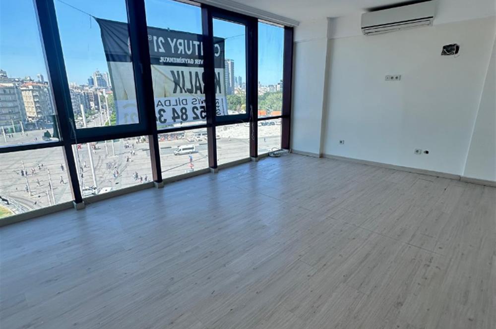 TAKSİM MEYDANINDA KİRALIK NEZİH BİR OFİS