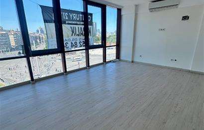 TAKSİM MEYDANINDA KİRALIK NEZİH BİR OFİS