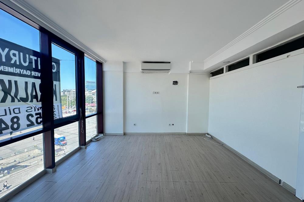 TAKSİM MEYDANINDA KİRALIK NEZİH BİR OFİS