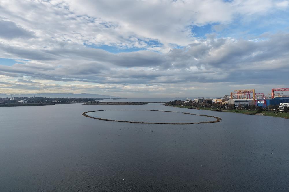 TUZLA TERSANELER BÖLGESİNDE ABDUŞ GÖLÜNE KOMŞU SATILIK ARSA