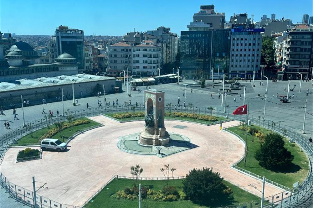 TAKSİM MEYDANINDA KİRALIK NEZİH BİR OFİS