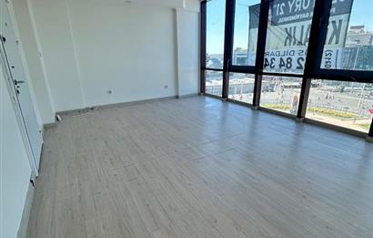 TAKSİM MEYDANINDA KİRALIK NEZİH BİR OFİS