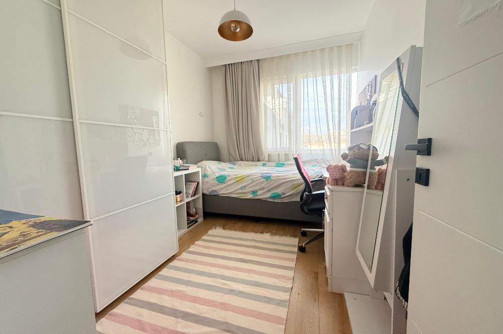 C21'DEN ORMAN YANI SİTEDE KOMPLE YENİLENMİŞ BÜYÜK 3+1 DAİRE