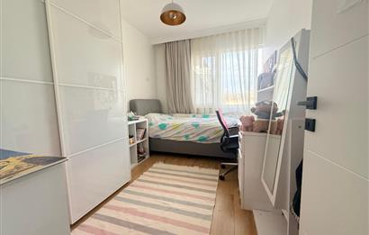 C21'DEN ORMAN YANI SİTEDE KOMPLE YENİLENMİŞ BÜYÜK 3+1 DAİRE