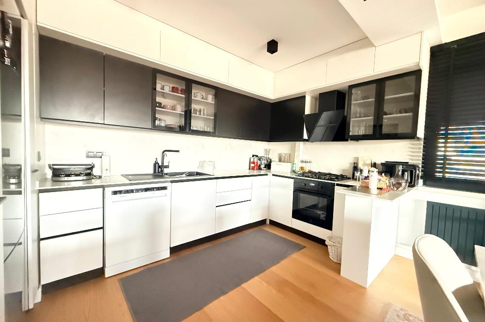 C21'DEN ORMAN YANI SİTEDE KOMPLE YENİLENMİŞ BÜYÜK 3+1 DAİRE