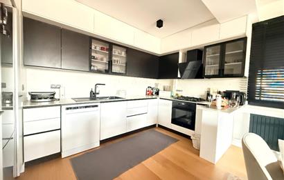 C21'DEN ORMAN YANI SİTEDE KOMPLE YENİLENMİŞ BÜYÜK 3+1 DAİRE