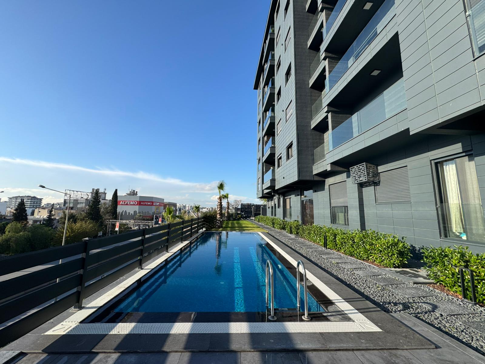 Çiğli Black Suits 2'de Kiralık Sıfır 1+1 Daire 