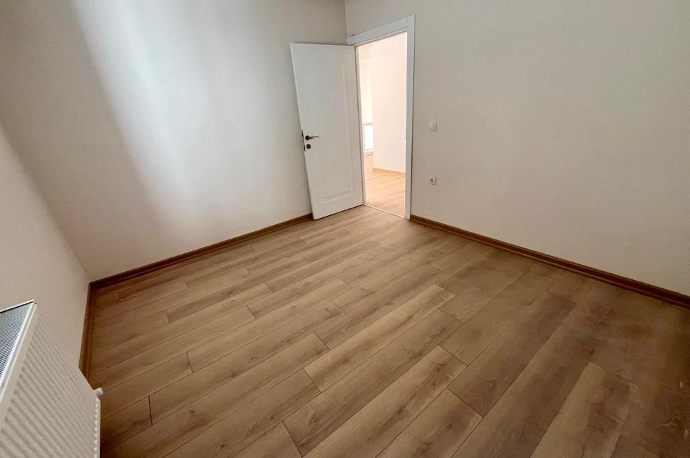 KÜÇÜKYALI'DA METROYA YAKIN ÖZEL BAHÇE KULLANIMLI ÖN CEPHE 2+1