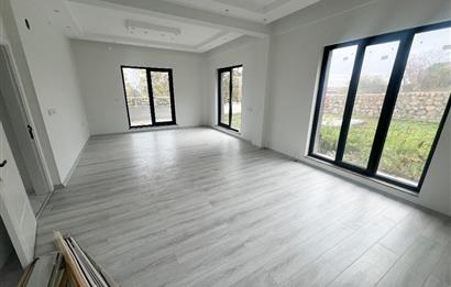 C21 BAL 'DAN GÖKÇEYAZI KÖSEAĞALAR'DA SATILIK BAHÇELİ LÜKS VİLLA