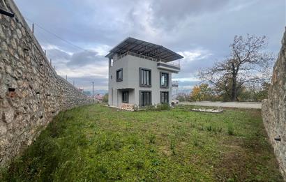 C21 BAL 'DAN GÖKÇEYAZI KÖSEAĞALAR'DA SATILIK BAHÇELİ LÜKS VİLLA