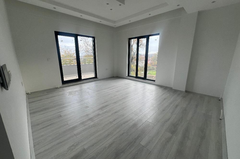 C21 BAL 'DAN GÖKÇEYAZI KÖSEAĞALAR'DA SATILIK BAHÇELİ LÜKS VİLLA