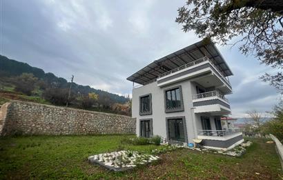 C21 BAL 'DAN GÖKÇEYAZI KÖSEAĞALAR'DA SATILIK BAHÇELİ LÜKS VİLLA