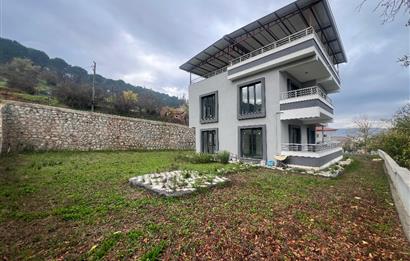 C21 BAL 'DAN GÖKÇEYAZI KÖSEAĞALAR'DA SATILIK BAHÇELİ LÜKS VİLLA