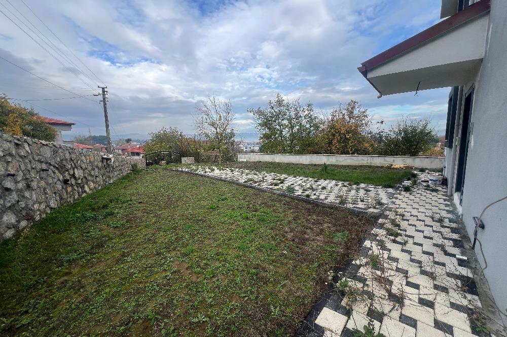 C21 BAL 'DAN GÖKÇEYAZI KÖSEAĞALAR'DA SATILIK BAHÇELİ LÜKS VİLLA