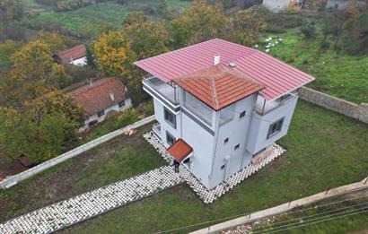 C21 BAL 'DAN GÖKÇEYAZI KÖSEAĞALAR'DA SATILIK BAHÇELİ LÜKS VİLLA