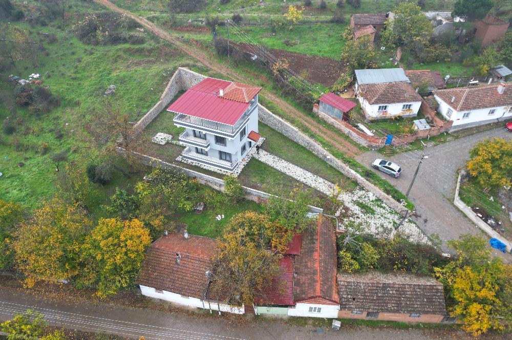 C21 BAL 'DAN GÖKÇEYAZI KÖSEAĞALAR'DA SATILIK BAHÇELİ LÜKS VİLLA