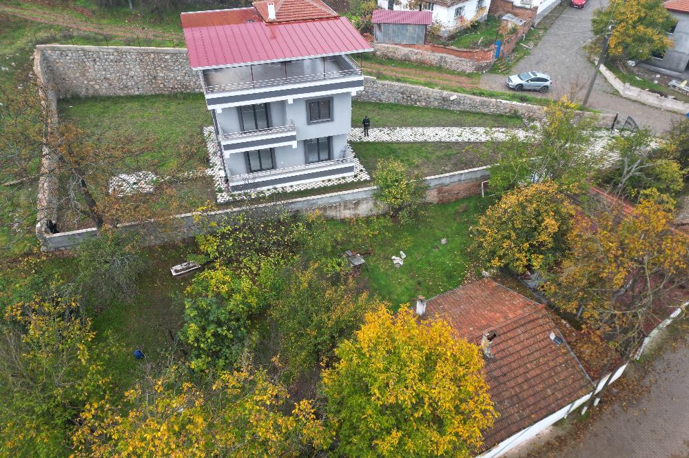 C21 BAL 'DAN GÖKÇEYAZI KÖSEAĞALAR'DA SATILIK BAHÇELİ LÜKS VİLLA