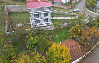 C21 BAL 'DAN GÖKÇEYAZI KÖSEAĞALAR'DA SATILIK BAHÇELİ LÜKS VİLLA