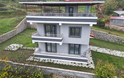 C21 BAL 'DAN GÖKÇEYAZI KÖSEAĞALAR'DA SATILIK BAHÇELİ LÜKS VİLLA