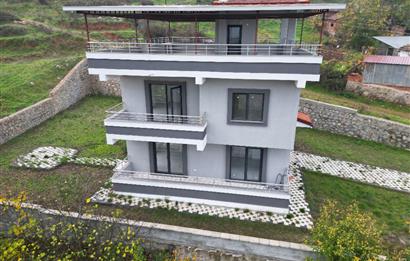 C21 BAL 'DAN GÖKÇEYAZI KÖSEAĞALAR'DA SATILIK BAHÇELİ LÜKS VİLLA