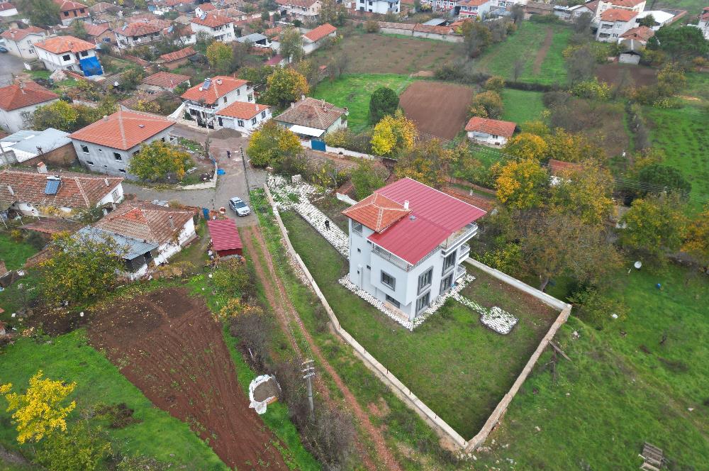 C21 BAL 'DAN GÖKÇEYAZI KÖSEAĞALAR'DA SATILIK BAHÇELİ LÜKS VİLLA