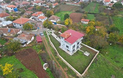 C21 BAL 'DAN GÖKÇEYAZI KÖSEAĞALAR'DA SATILIK BAHÇELİ LÜKS VİLLA