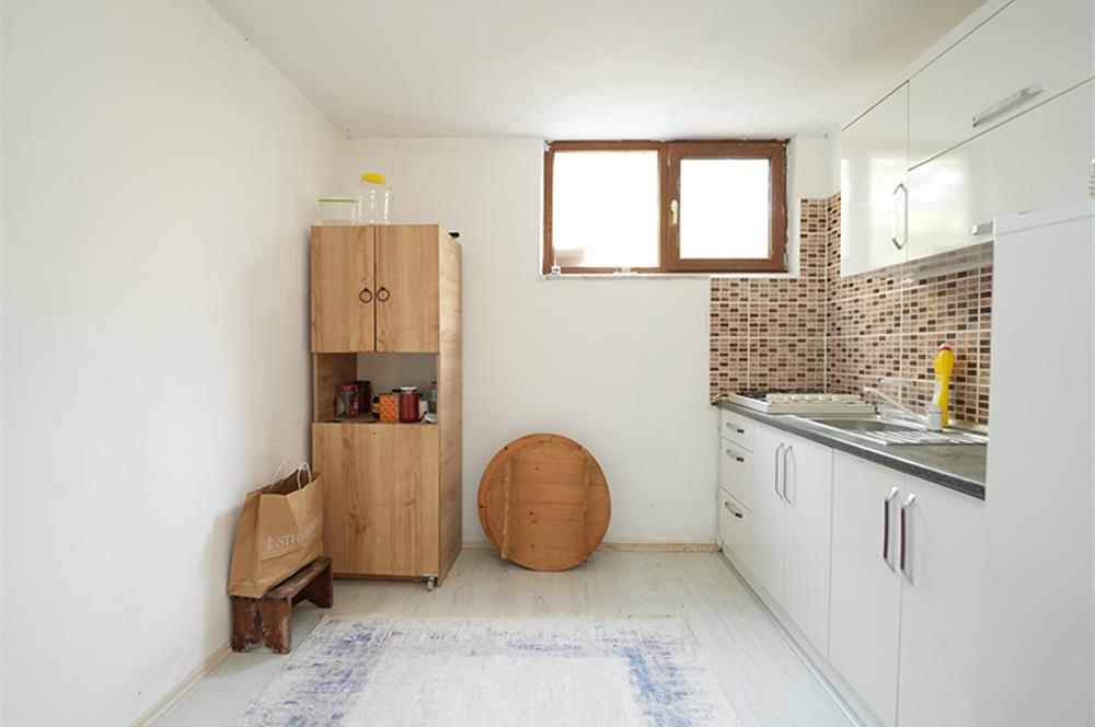 C21 Cius; Adliye Köyünde Deniz Manzaralı 2 Katlı Bahçeli Ev