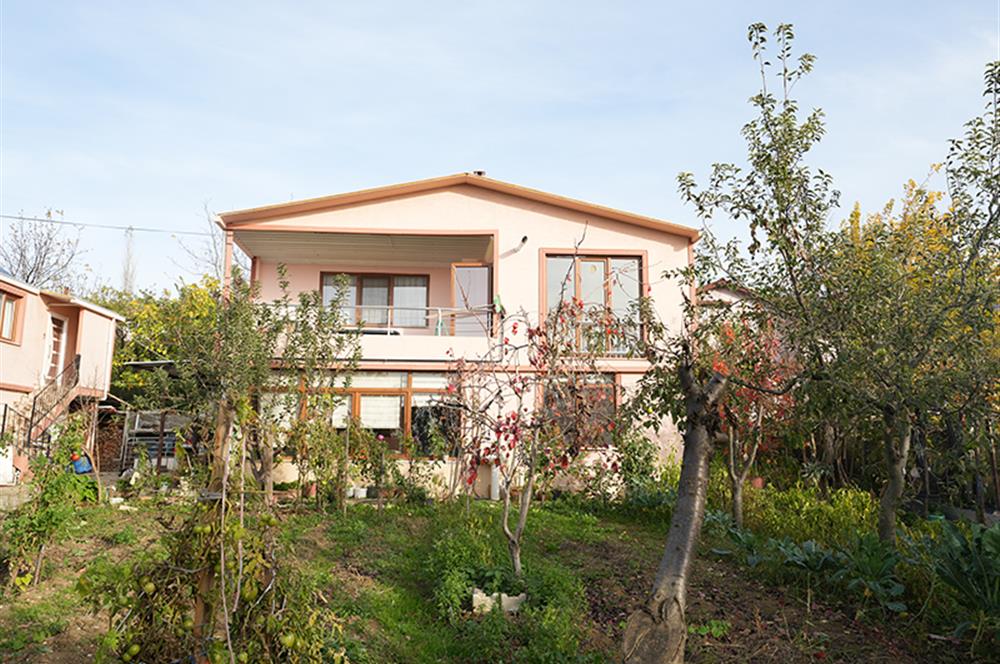 C21 Cius; Adliye Köyünde Deniz Manzaralı 2 Katlı Bahçeli Ev