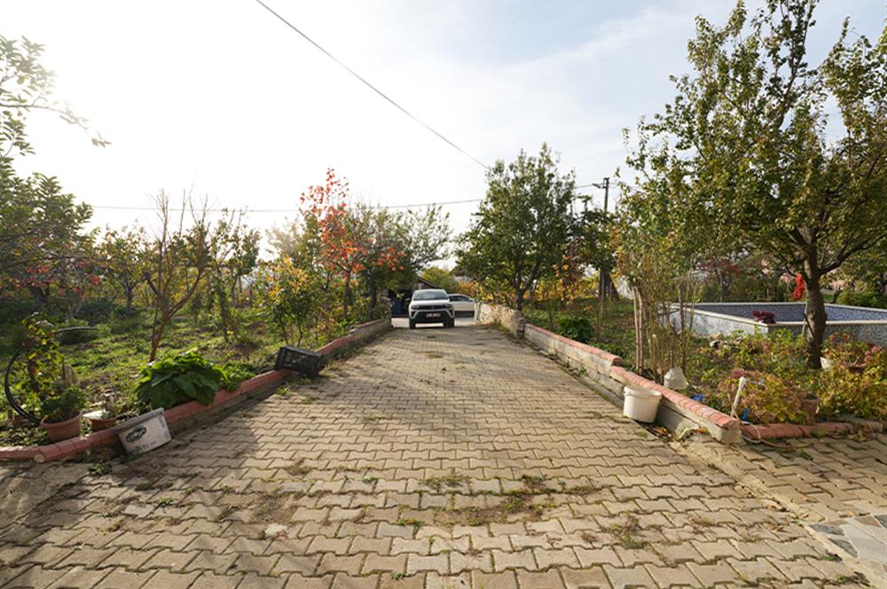 C21 Cius; Adliye Köyünde Deniz Manzaralı 2 Katlı Bahçeli Ev