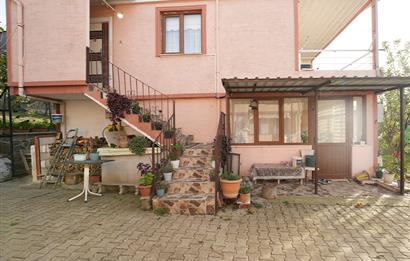 C21 Cius; Adliye Köyünde Deniz Manzaralı 2 Katlı Bahçeli Ev