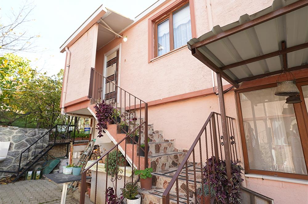 C21 Cius; Adliye Köyünde Deniz Manzaralı 2 Katlı Bahçeli Ev