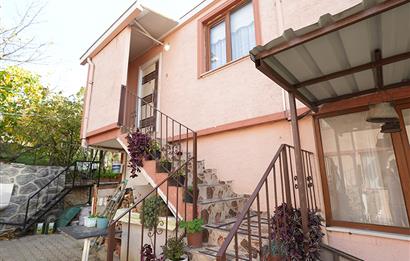 C21 Cius; Adliye Köyünde Deniz Manzaralı 2 Katlı Bahçeli Ev