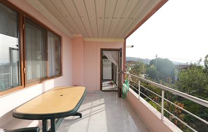 C21 Cius; Adliye Köyünde Deniz Manzaralı 2 Katlı Bahçeli Ev